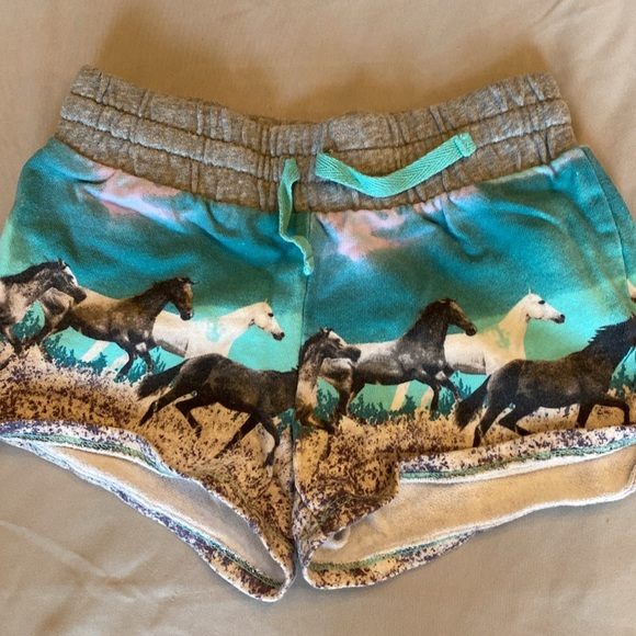 Gap size S 6-7 comfy shorts bundle. Good condition. - Picture 8 of 16